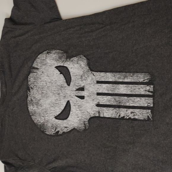 Marvel Punisher shirt - Picture 2 of 5